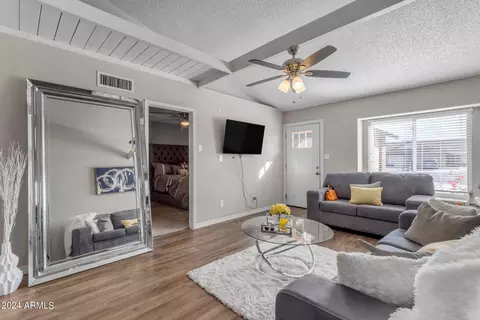 936 W Emerald Cir, Mesa, AZ 85210