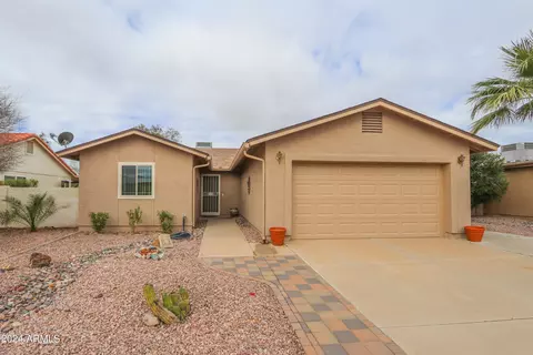 25826 S Boxwood Dr, Sun Lakes, AZ 85248