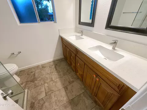 Bath - 725 E Wesleyan Dr, Tempe, AZ 85282 photo 3 of 4