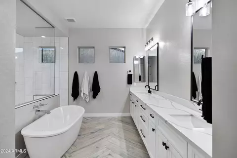 Bath - 2534 E Thornton Ct, Gilbert, AZ 85297 photo 5 of 9