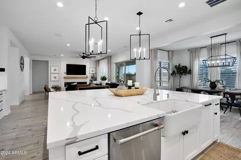 Kitchen - 2534 E Thornton Ct, Gilbert, AZ 85297 photo 7 of 8