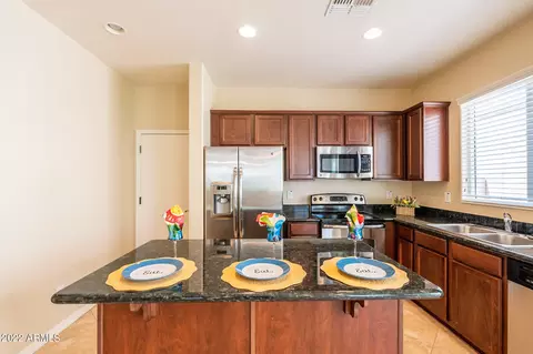 Kitchen - 4117 E Tulsa St, Gilbert, AZ 85295 photo 3 of 11