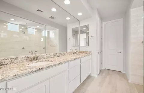 Bath - 1961 W Bramble Berry Ln, Phoenix, AZ 85085 photo 2 of 6