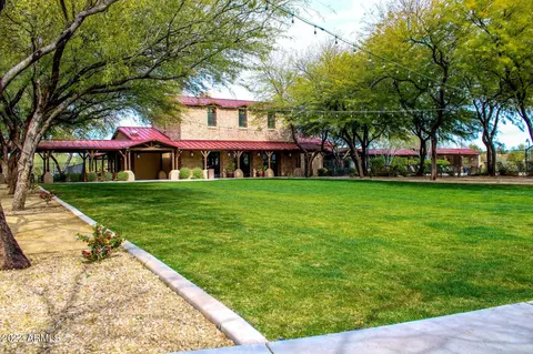 Exterior - 1961 W Bramble Berry Ln, Phoenix, AZ 85085 photo 9 of 16
