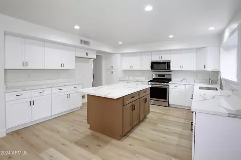 Kitchen - 1301 E Spur Ave, Gilbert, AZ 85296 photo 2 of 5