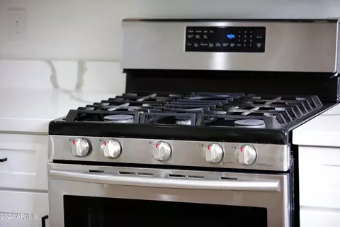 Kitchen - 1301 E Spur Ave, Gilbert, AZ 85296 photo 4 of 5