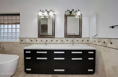 Bath - 1301 E Spur Ave, Gilbert, AZ 85296 photo 3 of 4