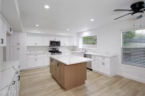 Kitchen - 1301 E Spur Ave, Gilbert, AZ 85296 photo 3 of 5