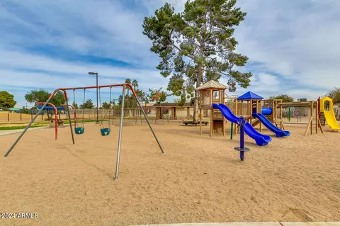View/Area - 11833 S 44th St, Phoenix, AZ 85044 photo 4 of 17