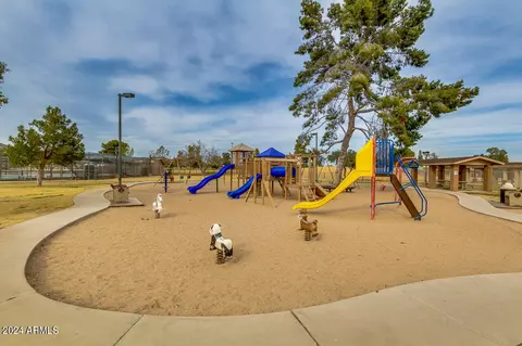 View/Area - 11833 S 44th St, Phoenix, AZ 85044 photo 3 of 17