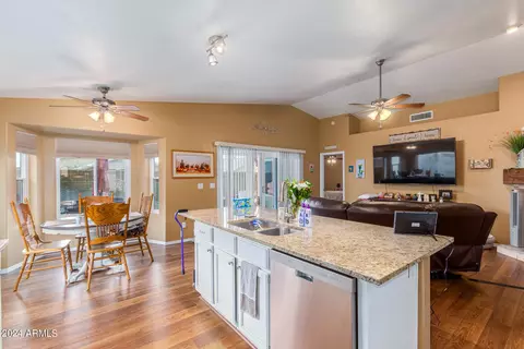 Kitchen - 11833 S 44th St, Phoenix, AZ 85044 photo 4 of 4