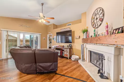 Living - 11833 S 44th St, Phoenix, AZ 85044 photo 3 of 7