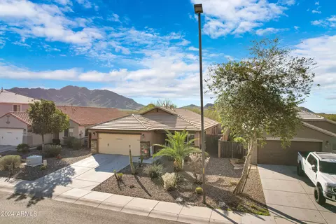 2215 E Hazeltine Way, Gilbert, AZ 85298