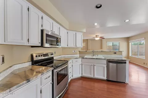 Kitchen - 4310 E Graythorn Ave, Phoenix, AZ 85044 photo 1 of 2