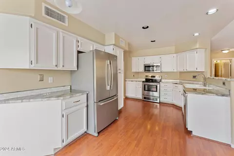 Kitchen - 4310 E Graythorn Ave, Phoenix, AZ 85044 photo 2 of 2