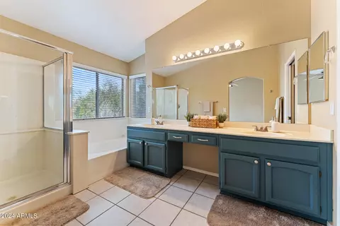 Bath - 4310 E Graythorn Ave, Phoenix, AZ 85044 photo 2 of 3