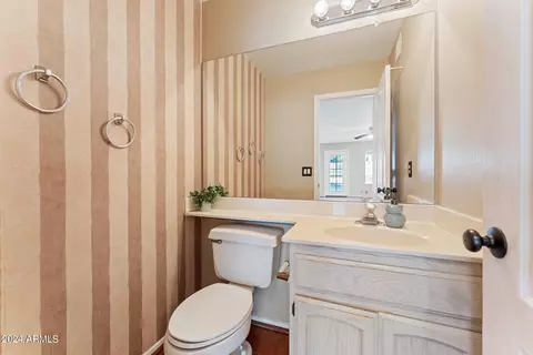 Bath - 4310 E Graythorn Ave, Phoenix, AZ 85044 photo 1 of 3