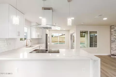 2102 E Gelding Dr, Phoenix, AZ 85022 photo 9