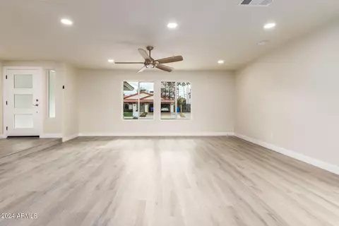2102 E Gelding Dr, Phoenix, AZ 85022 photo 5
