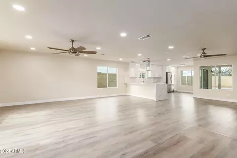 2102 E Gelding Dr, Phoenix, AZ 85022 photo 3
