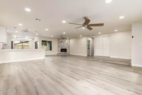 2102 E Gelding Dr, Phoenix, AZ 85022 photo 4