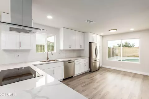 2102 E Gelding Dr, Phoenix, AZ 85022 photo 8