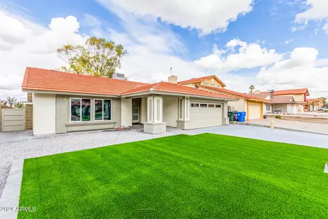 2102 E Gelding Dr, Phoenix, AZ 85022 photo 2