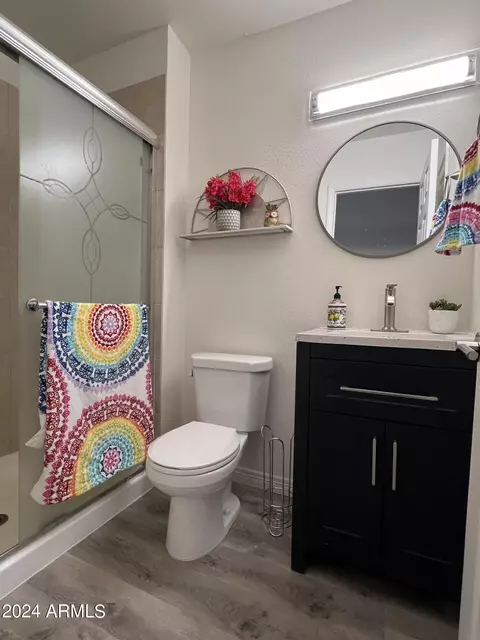 Bath - 7648 N 18th Ave, Phoenix, AZ 85021 photo 1 of 2