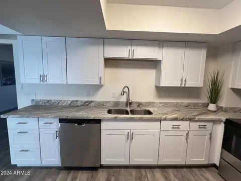 Kitchen - 7648 N 18th Ave, Phoenix, AZ 85021 photo 4 of 4