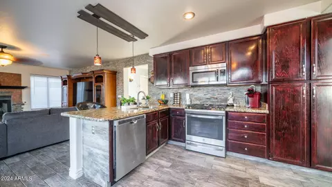 Kitchen - 1836 E Aspen Way, Gilbert, AZ 85234 photo 4 of 5