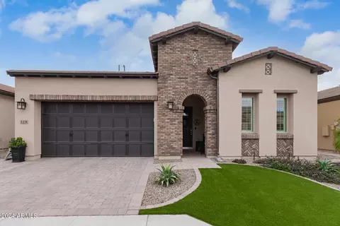 129 E Los Andes Ln, San Tan Valley, AZ 85140