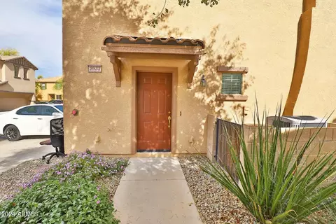 2933 E Dunbar Dr, Phoenix, AZ 85042