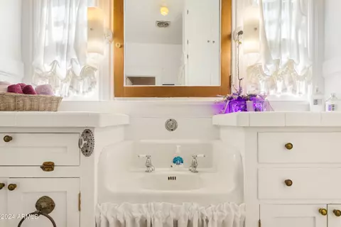 Bath - 512 E Vista St, Bisbee, AZ 85603 photo 3 of 6