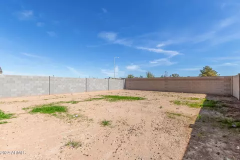 Exterior - 5837 S 23rd Dr, Phoenix, AZ 85041 photo 5 of 6