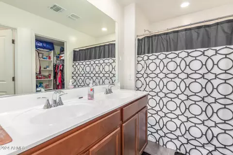 Bath - 5837 S 23rd Dr, Phoenix, AZ 85041 photo 1 of 2