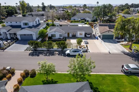 View/Area - 3827 E Hazelwood St, Phoenix, AZ 85018 photo 1 of 3