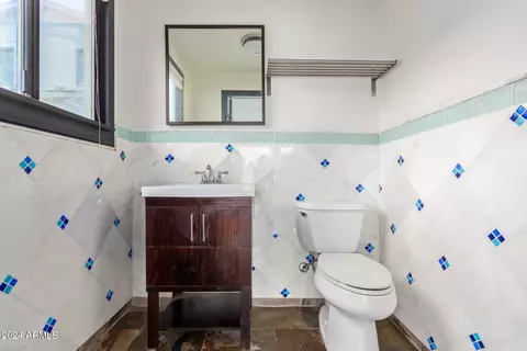 Bath - 3827 E Hazelwood St, Phoenix, AZ 85018 photo 5 of 5
