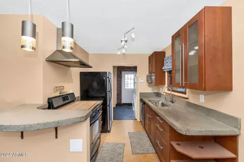 2702 N Greenfield Rd, Phoenix, AZ 85006