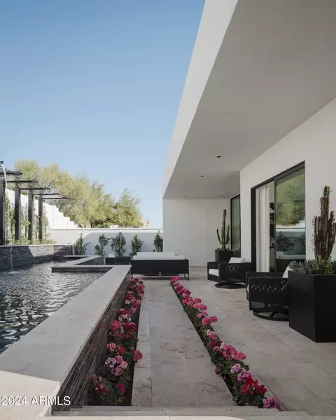 Exterior - 1738 E Winchcomb Dr, Phoenix, AZ 85022 photo 6 of 7