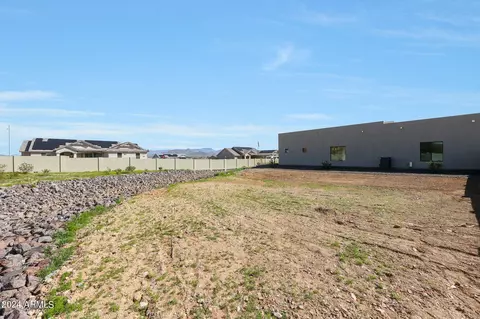 Exterior - 14 E Zenith Ln, Phoenix, AZ 85085 photo 16 of 21
