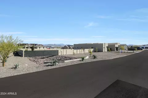 Exterior - 14 E Zenith Ln, Phoenix, AZ 85085 photo 15 of 21