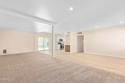 231 E Vogel Ave, Phoenix, AZ 85020 photo 2