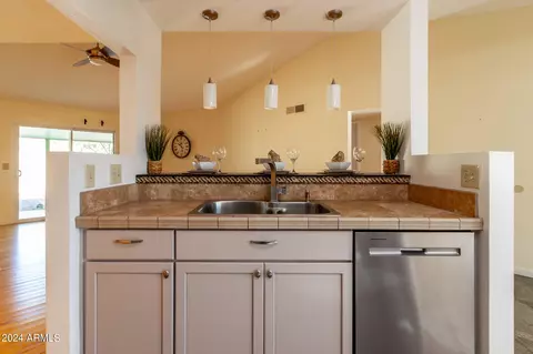 Kitchen - 4442 E Cheyenne Dr, Phoenix, AZ 85044 photo 8 of 10