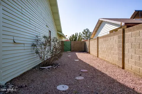 Exterior - 4442 E Cheyenne Dr, Phoenix, AZ 85044 photo 6 of 17