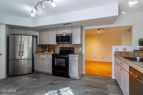 Kitchen - 4442 E Cheyenne Dr, Phoenix, AZ 85044 photo 2 of 10