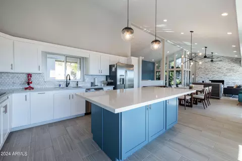 Kitchen - 2041 E Vista Ave, Phoenix, AZ 85020 photo 2 of 3