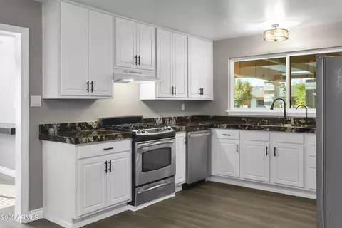 Kitchen - 3407 N 44th Pl, Phoenix, AZ 85018 photo 2 of 5