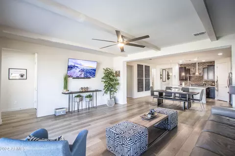 2932 E Tina Dr, Phoenix, AZ 85050