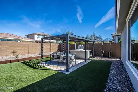 Exterior - 2932 E Tina Dr, Phoenix, AZ 85050 photo 1 of 10