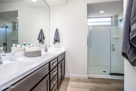 Bath - 2932 E Tina Dr, Phoenix, AZ 85050 photo 1 of 4
